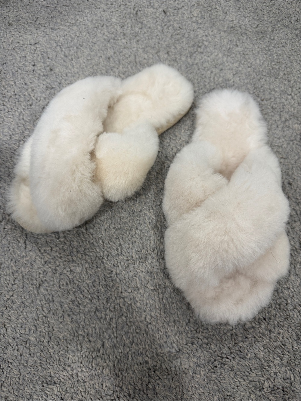 Emu Plush Cross-Band Slippers in Soft Cream